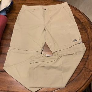 North Face lightweight beige pants/shorts size 38